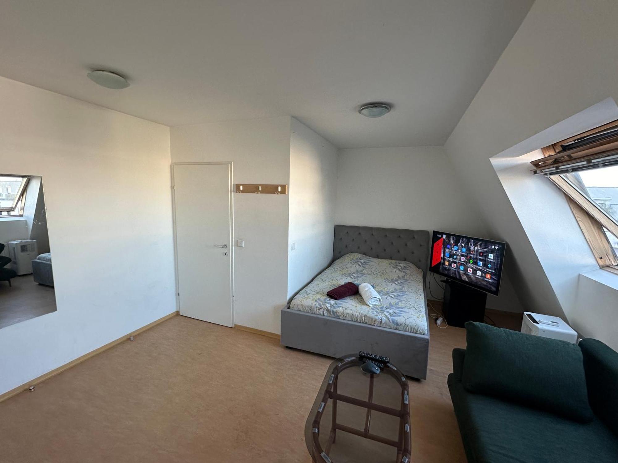 Cozy Bright Penthouse Close To U1 And U6 Metros 维也纳 外观 照片